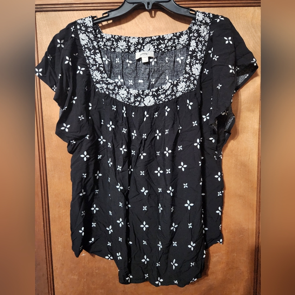 NWOT LOFT Outlet Flutter sleeve top, L